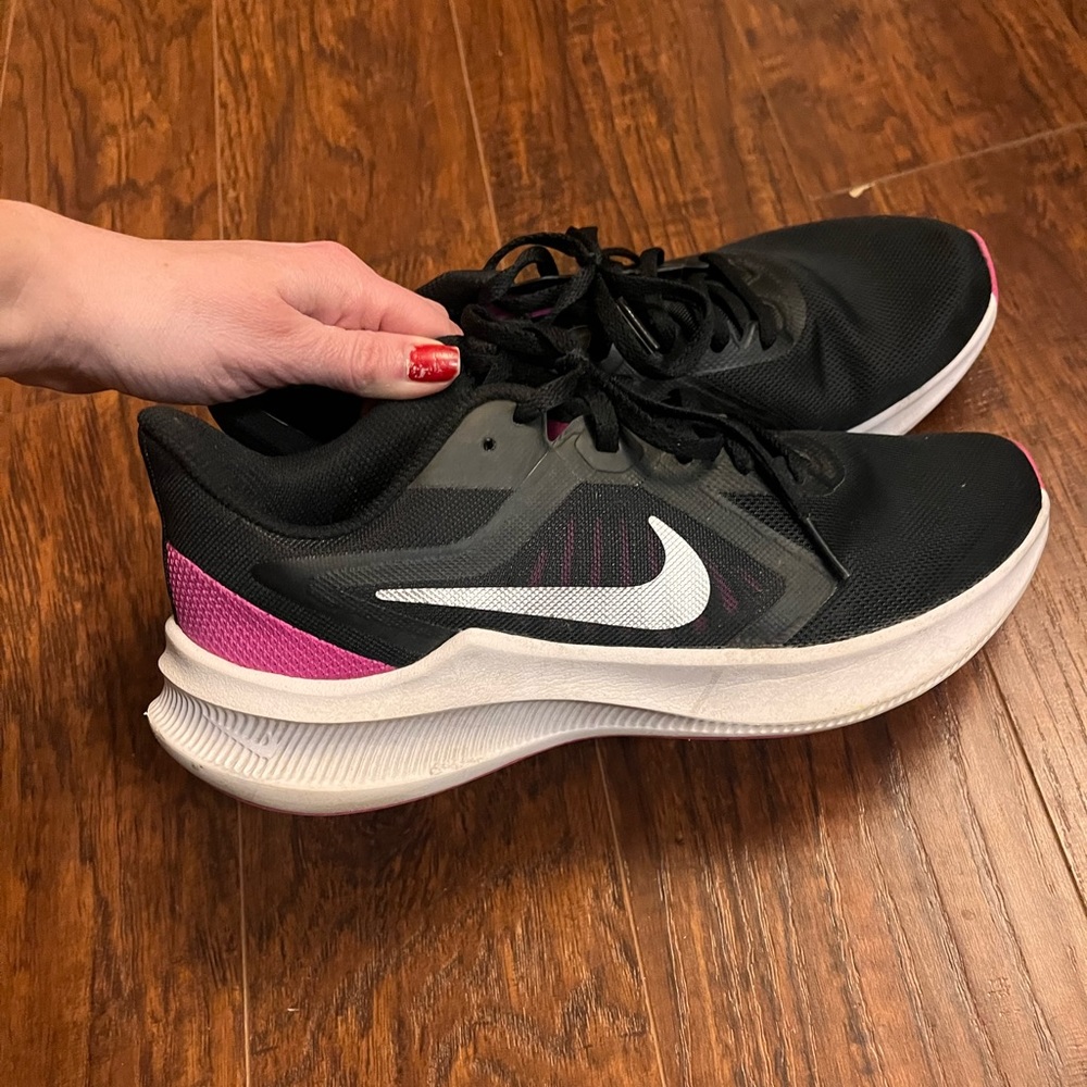 Lightly Worn Black and Pink Nike Tennis Shoes